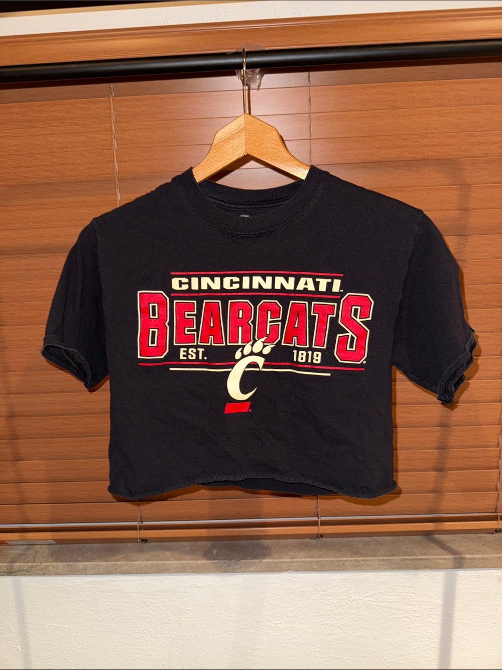 Cincinnati Bearcats Black Cropped T‑Shirt